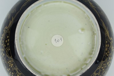 Lot 91 - A large Chinese blue-ground gilt-decorated...