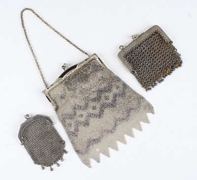 Lot 356 - An early 20th century ladies mesh link purse,...
