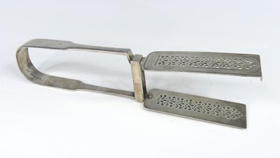 Lot 2082 - A pair of George IV silver asparagus tongs, in...