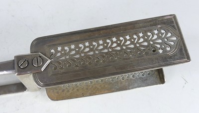 Lot 2082 - A pair of George IV silver asparagus tongs, in...