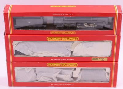 Lot 491 - A collection of three various boxed Hornby 00...