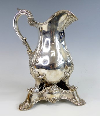 Lot 2255 - A William IV silver hot water jug and matching...
