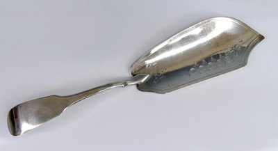 Lot 2084 - A George III silver fish slice, in the Fiddle...