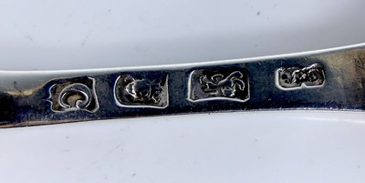 Lot 2078 - A George III silver double-ended marrow scoop,...