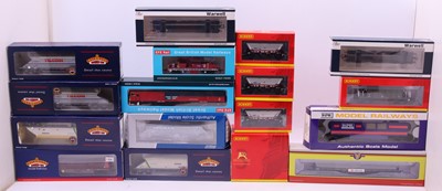 Lot 610 - One tray containing various 00 gauge Modern...