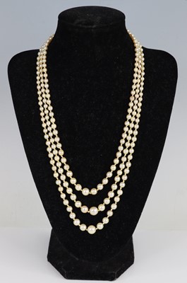 Lot 2713 - A three-row 3.7 to 7.35mm graduated cultured...