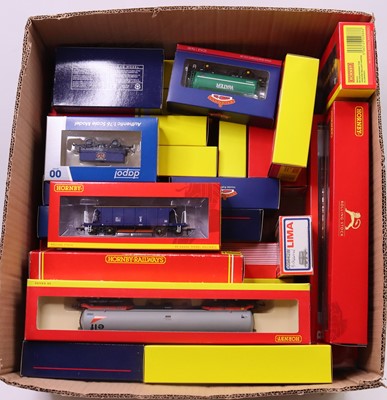 Lot 608 - One tray containing various 00 gauge wagons to...