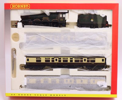 Lot 406 - A Hornby 00 gauge GWR Castle train pack...