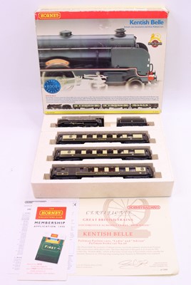 Lot 402 - A Hornby 00 gauge Kentish Belle train pack...