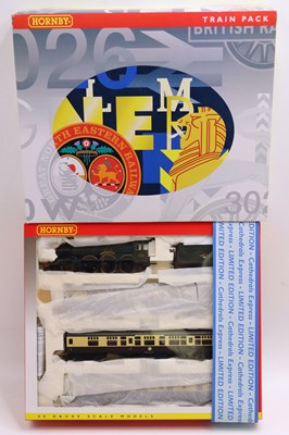 Lot 404 - A Hornby 00 gauge train pack, Cathedrals...