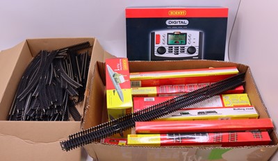 Lot 617 - A collection of Hornby 00 gauge accessories...