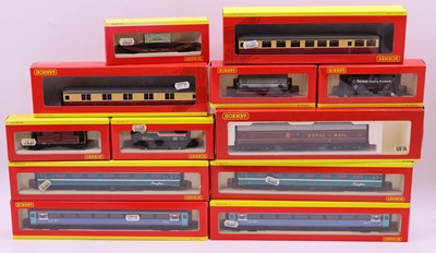 Lot 583 - One tray containing various 00 gauge wagons...