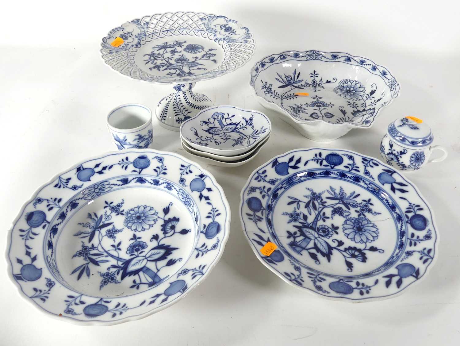 Lot 38 - A tray of Meissen blue onion pattern...