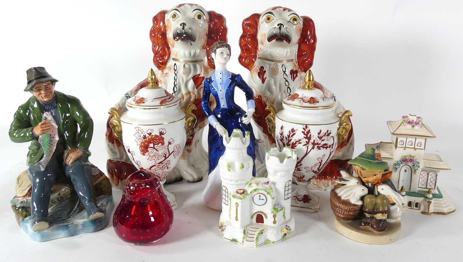 Lot 47 - A tray of mixed ceramics, to include a pair of...