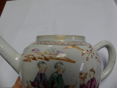 Lot 134 - A box of miscellaneous ceramics, to include a...