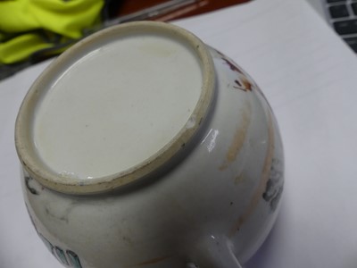 Lot 134 - A box of miscellaneous ceramics, to include a...