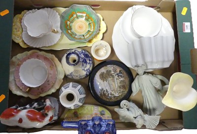 Lot 140 - A collection of miscellaneous ceramic items,...