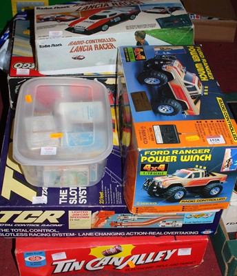 Lot 1528 - A collection of mixed tinplate plastic and...