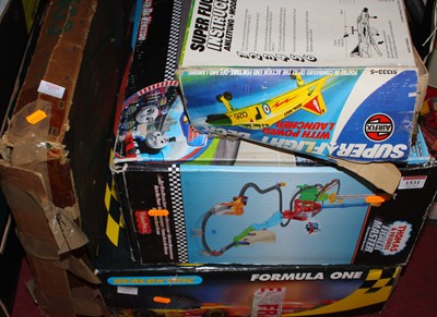 Lot 1531 - A quantity of toys to include an Airfix...