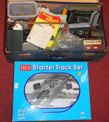 Lot 1539 - A collection of Peco and Hornby 00/H0 gauge...