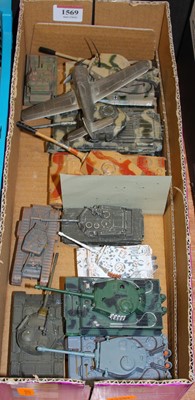 Lot 1569 - One tray of mixed diecast model tanks by Heng...
