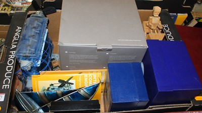 Lot 1571 - A quantity of mixed collectables to include an...