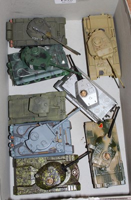 Lot 1593 - A quantity of Heng Long and tank collection...