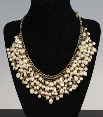 Lot 333 - A modern metal and freshwater pearl set necklet