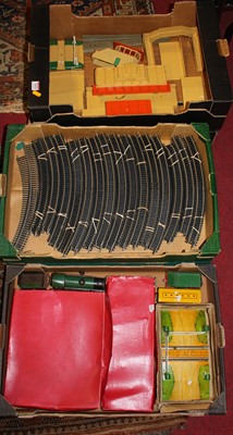 Lot 1611 - Five trays containing a quantity of 00 gauge...