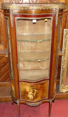 Lot 1107 - An early 20th century French mahogany gilt...