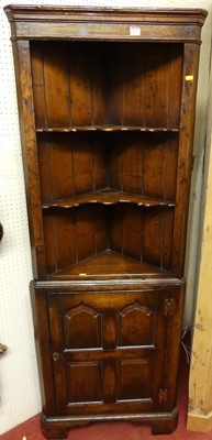 Lot 1113 - A contemporary joined oak freestanding corner...