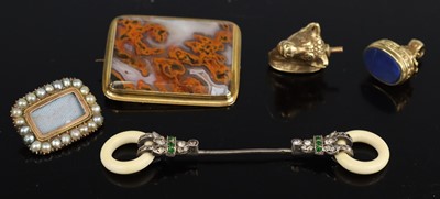 Lot 316 - Mixed lot of jewellery, to include a yellow...