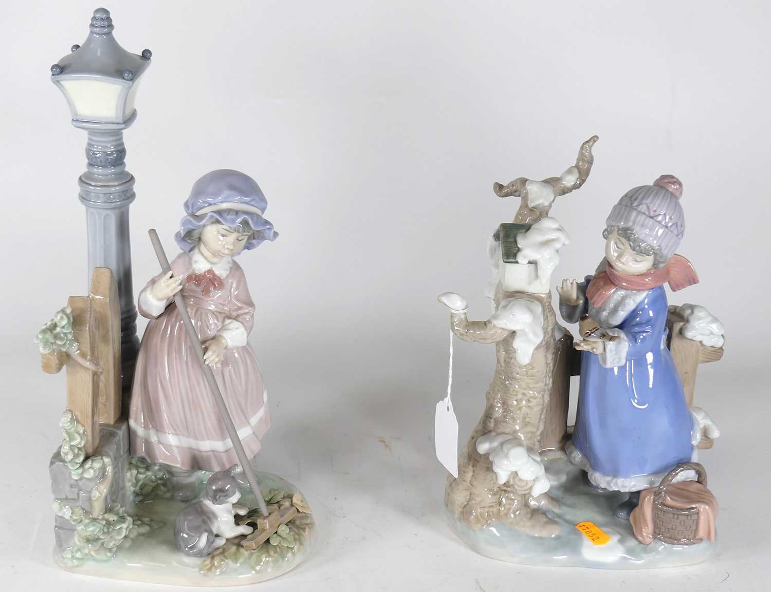 Lot 169 - A Lladro figure group Full Clean-Up, No.05286;...