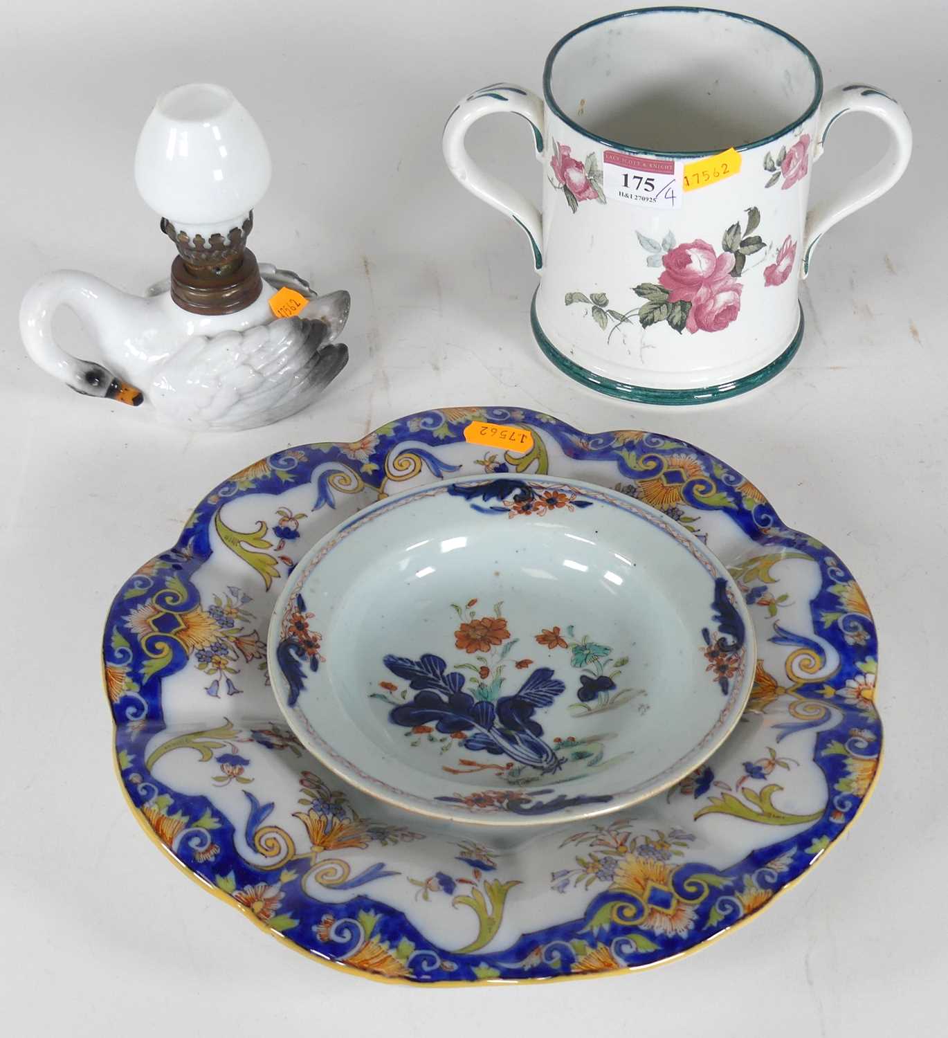 Lot 175 - A collection of ceramics, to include a...