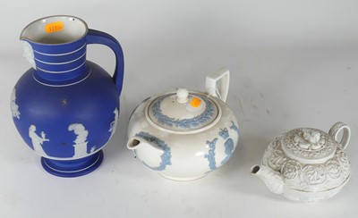 Lot 181 - A Queen Elizabeth II Wedgwod teapot; together...