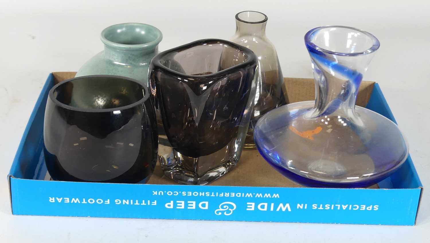 Lot 180 - A collection of art glass pieces, to include a...