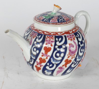 Lot 151 - A Worcester Queen Charlotte pattern teapot,...