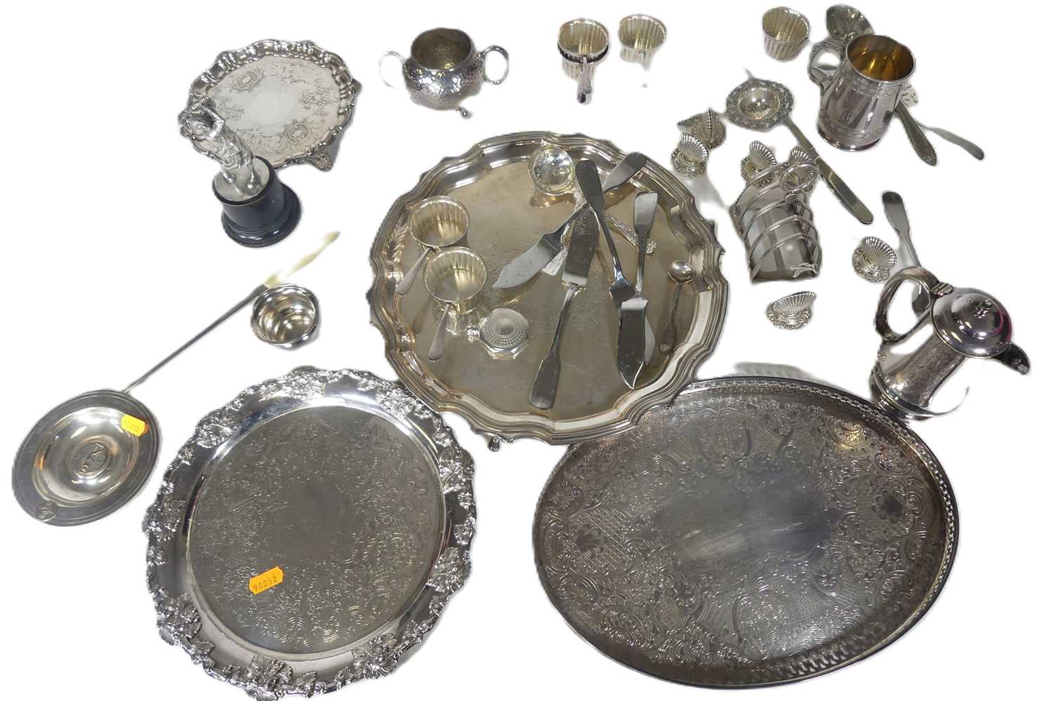 Lot 207 - A collection of miscellaneous items to include...