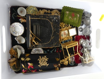 Lot 401 - A collection of Victorian dolls house...