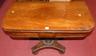 Lot 1176 - A William IV flame mahogany and crossbanded...