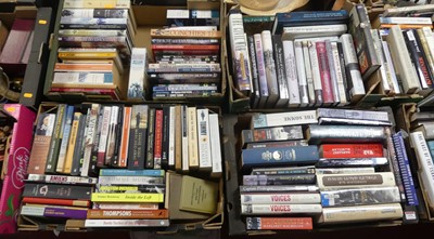 Lot 579 - A collection of assorted mainly military...