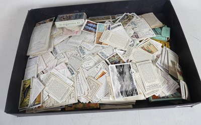 Lot 495 - A tray of cigarette cards
