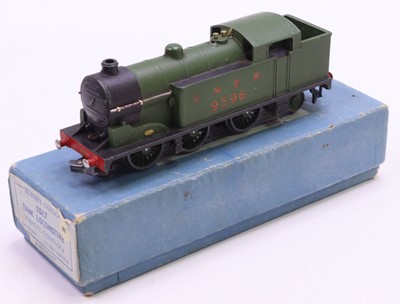 Lot 267 - Hornby Dublo post-war EDL7 loco in LNER green,...