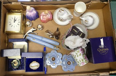 Lot 563 - A box of miscellaneous items, to include a...
