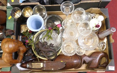 Lot 565 - A collection of miscellaneous items to include...