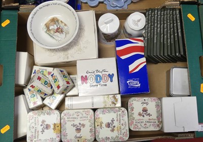 Lot 562 - A collection of miscellaneous items, to...