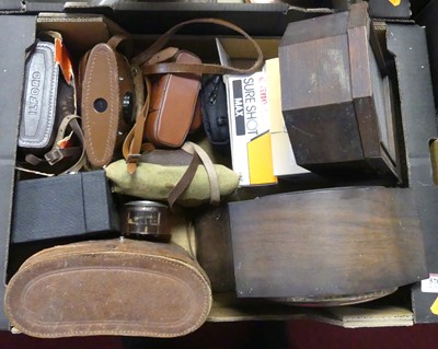 Lot 570 - A collection of miscellaneous items to include...