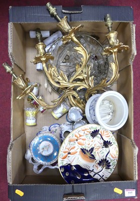 Lot 595 - A tray of miscellaneous items to include Royal...