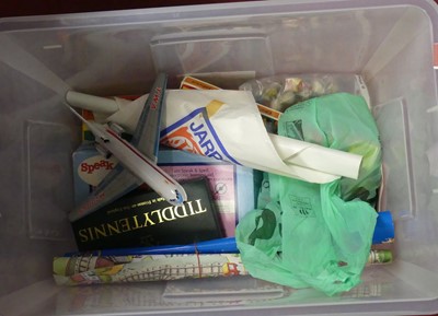 Lot 585 - A collection of toys and collectables to...