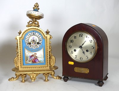 Lot 14 - An oak cased mantel clock, together with a...